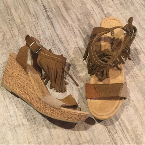 New Minnetonka Poppy Fringe Brown Suede Sandals - Picture 4 of 7